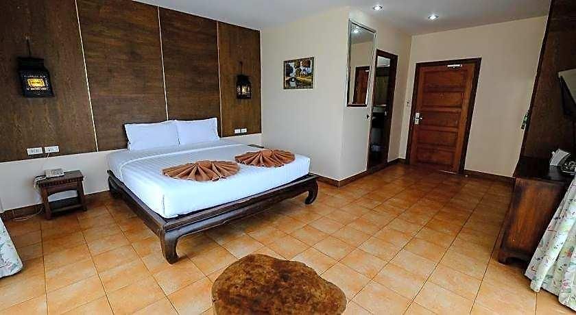 The Red Balcony Inn 2*