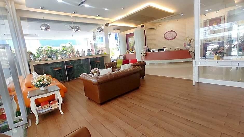 ดิ ไอคอนเพลซ 1 แอท พัทยากลาง 3*