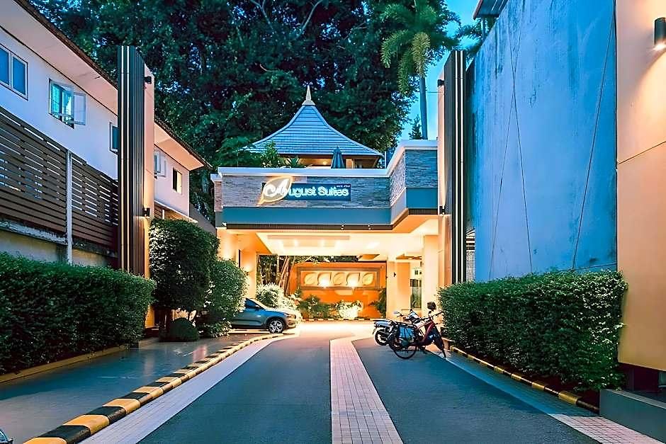 โรงแรม August