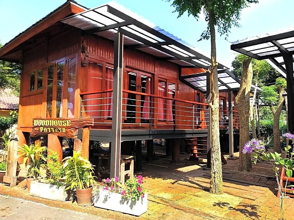 Wood House 3*