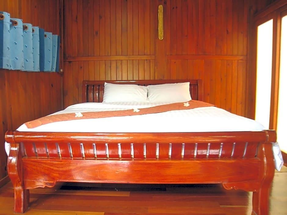 Wood House 3*