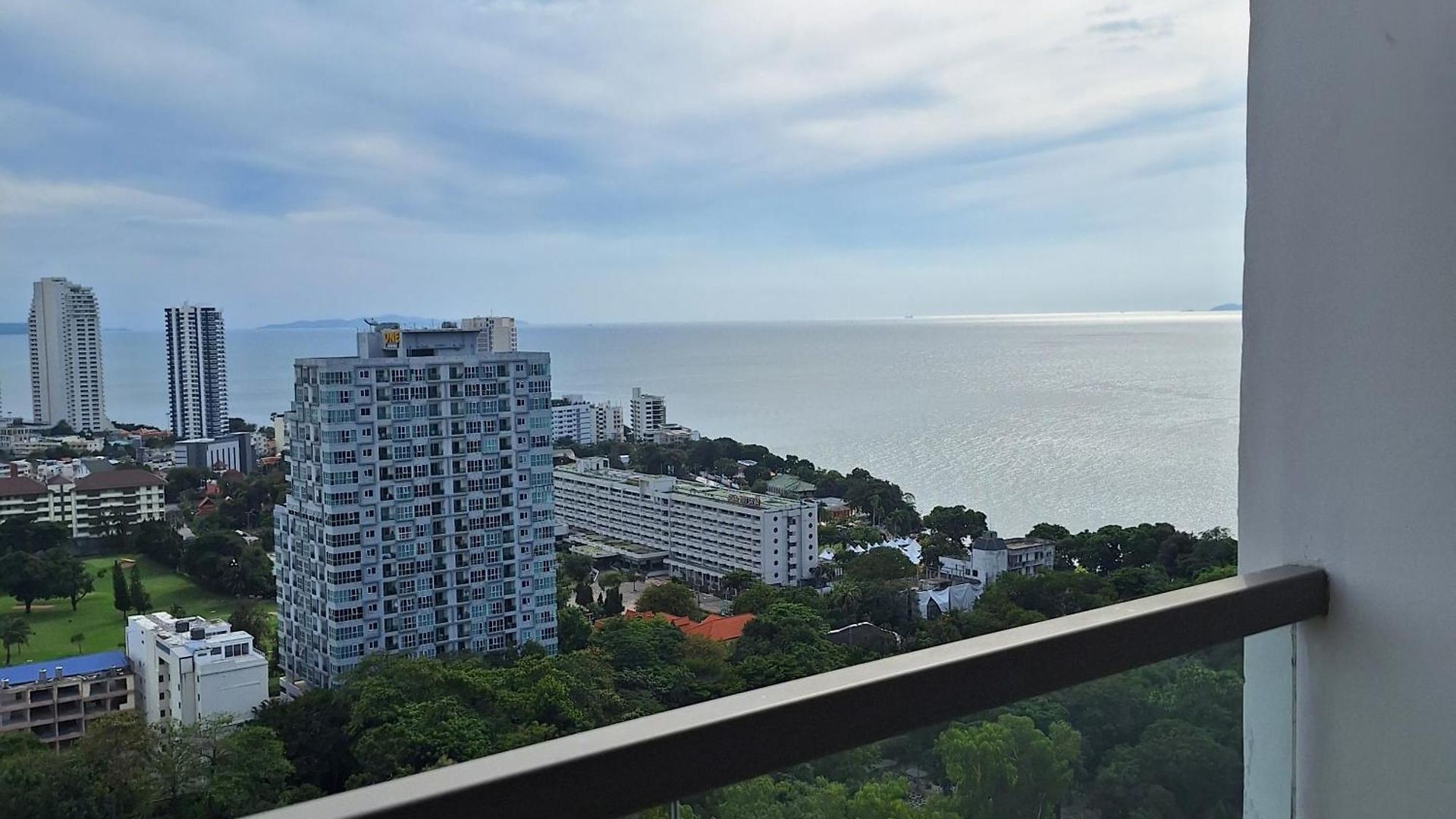 The Peak Towers Sea View Apartment Pattaya