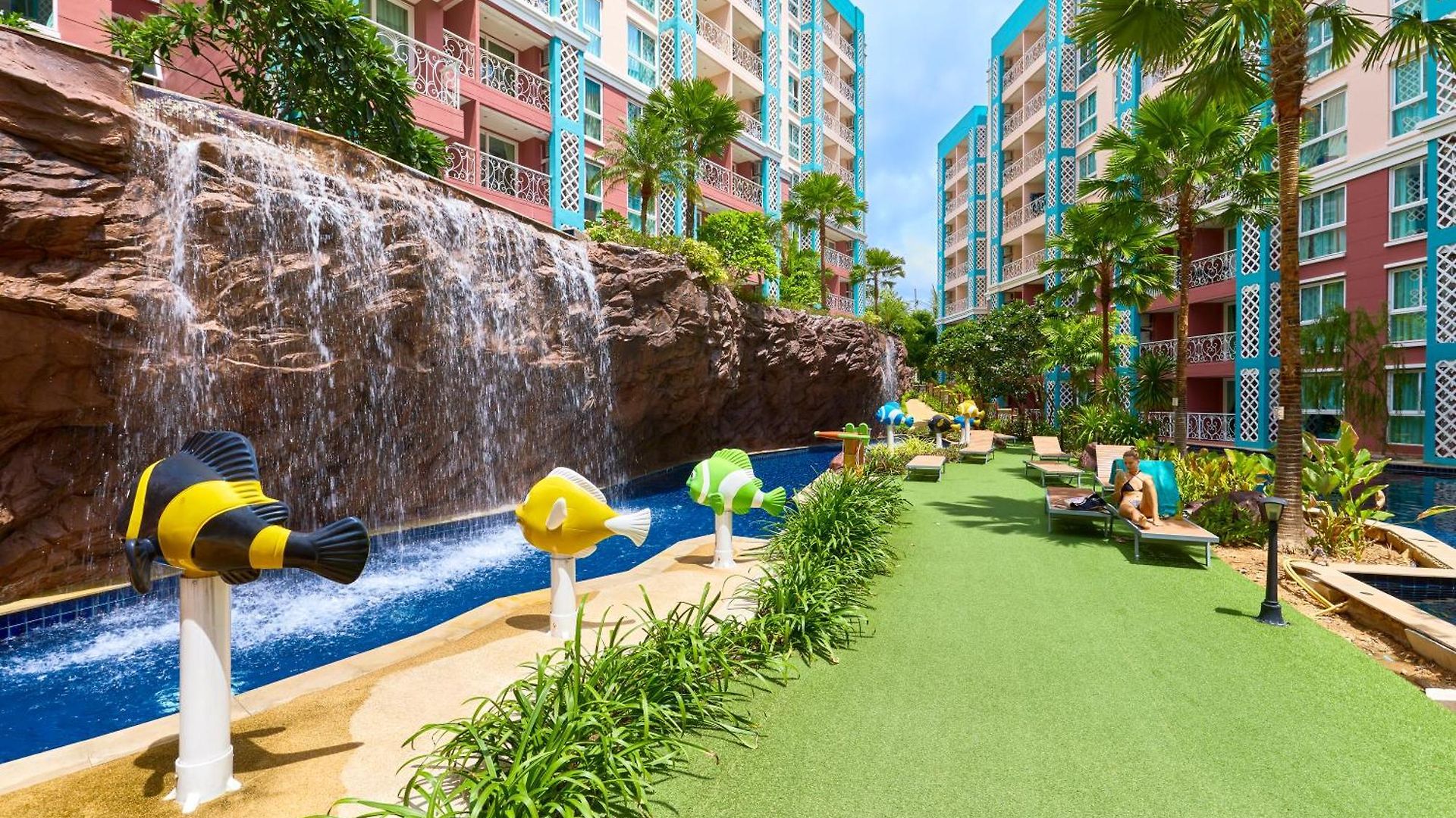Grande Carribean Jomtien Pool View Sea View Apartment