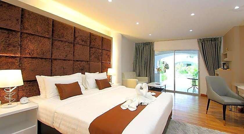 Hotel Pooh & 5*