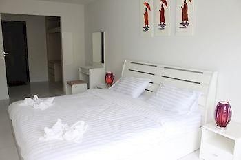 The Place By Sunny Hotel *