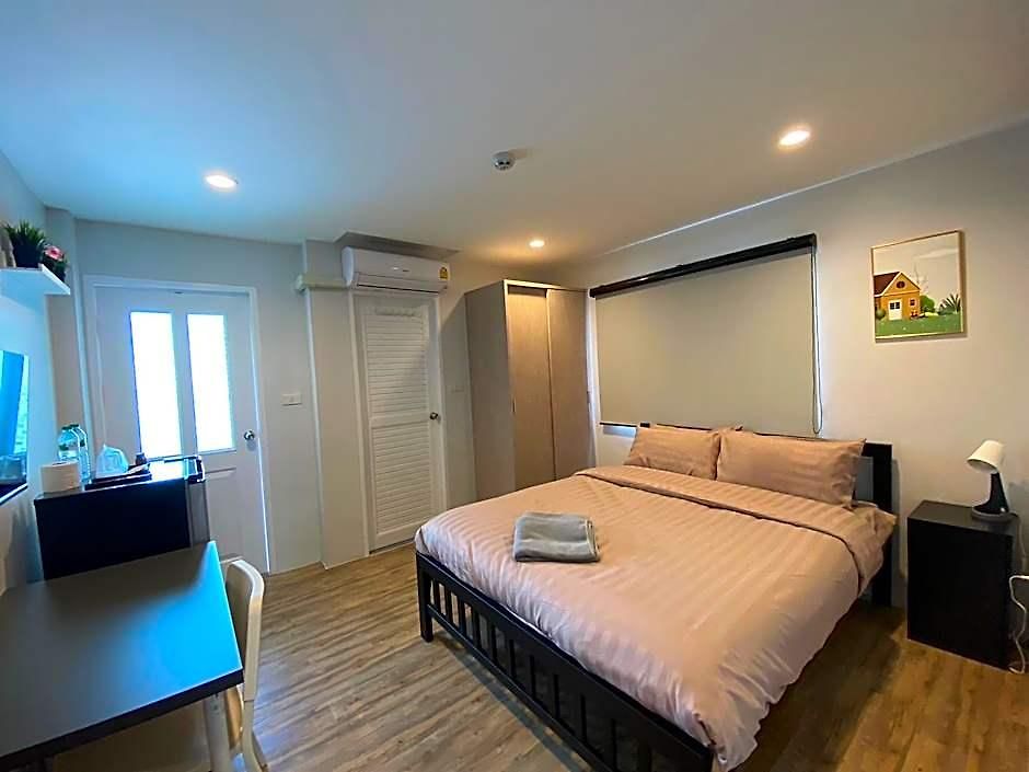 Aree House Poshtel Hotel