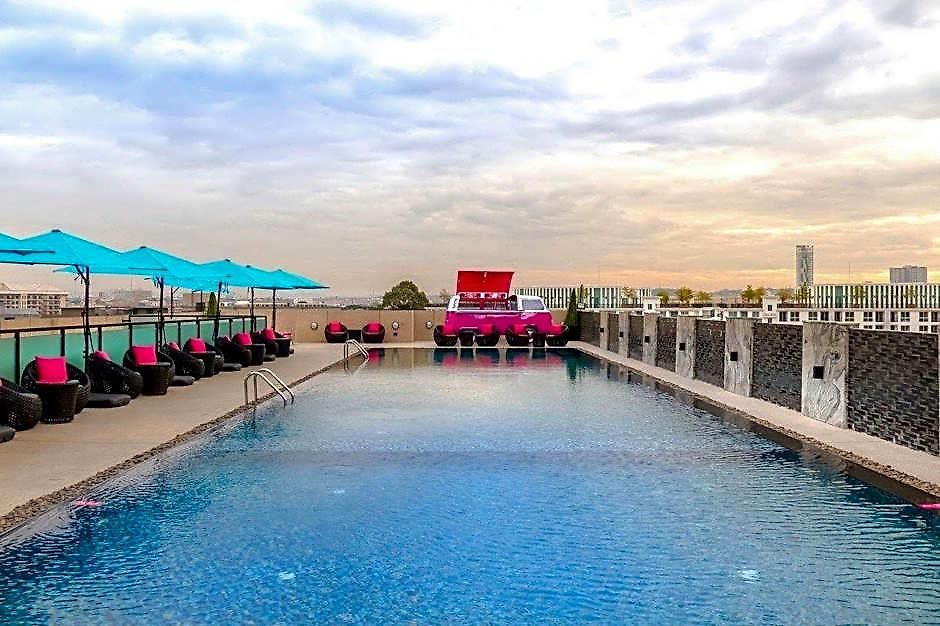 โรงแรม Glow 4*