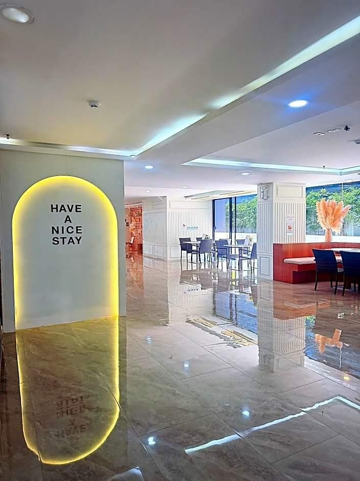 Golden Jomtien Hotel
