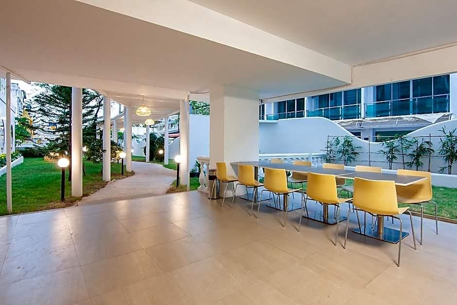 Golden Jomtien Hotel 5*
