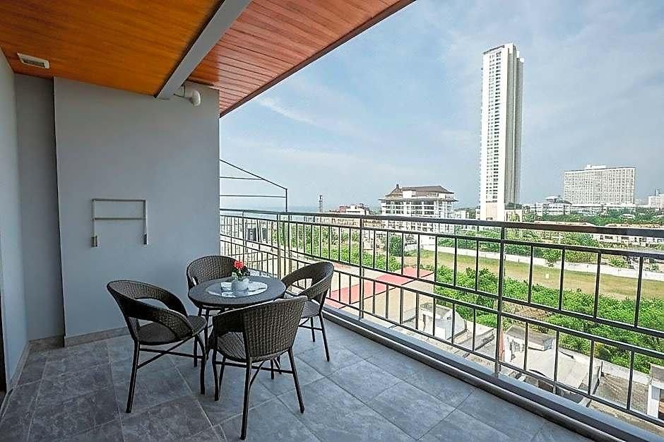Golden Jomtien Hotel