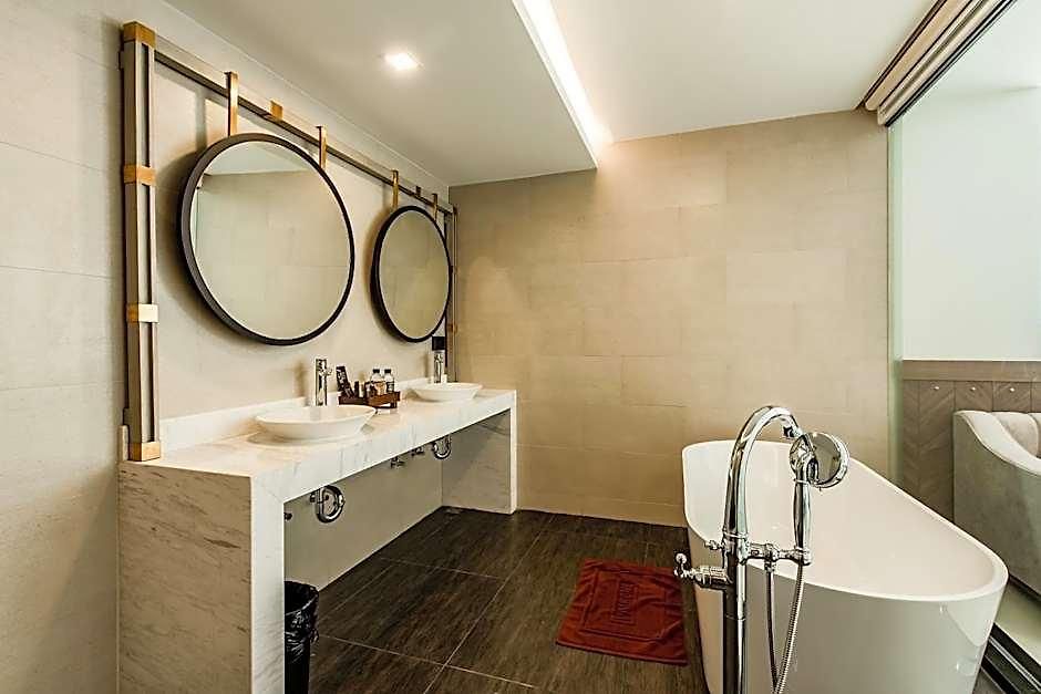 Hotel Blackwoods - Sha Extra Pattaya