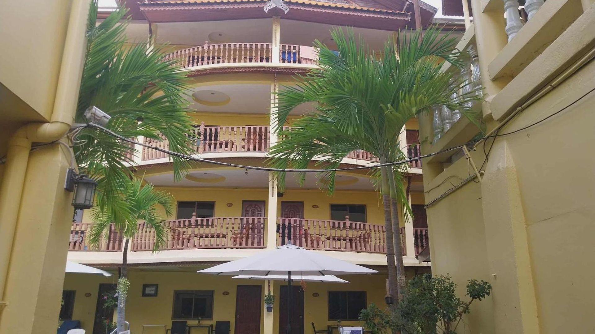 Phratamnak & - 100 Mtr From The Guest house Pattaya
