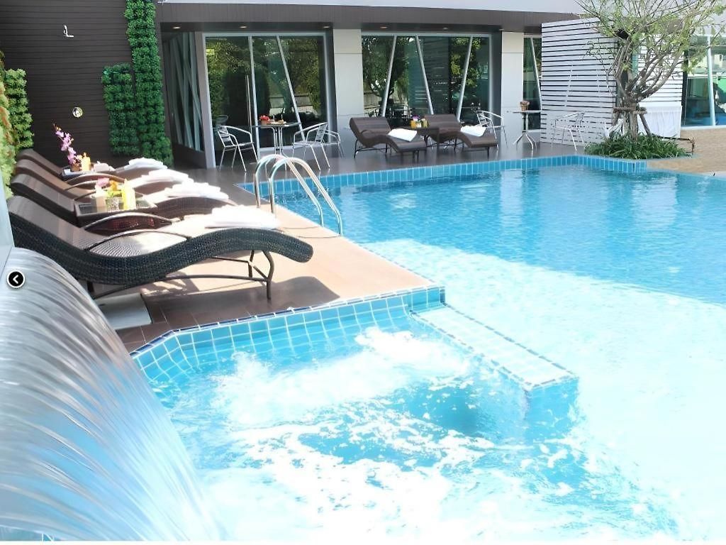 Chariot Hotel 3*