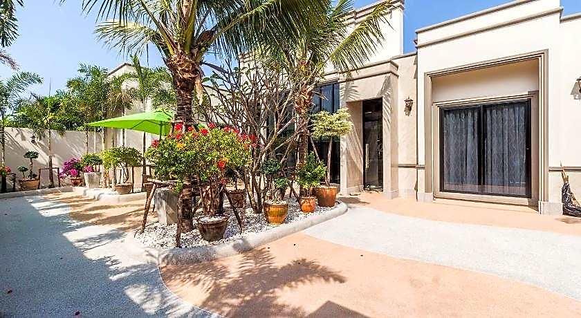 Villa Pool