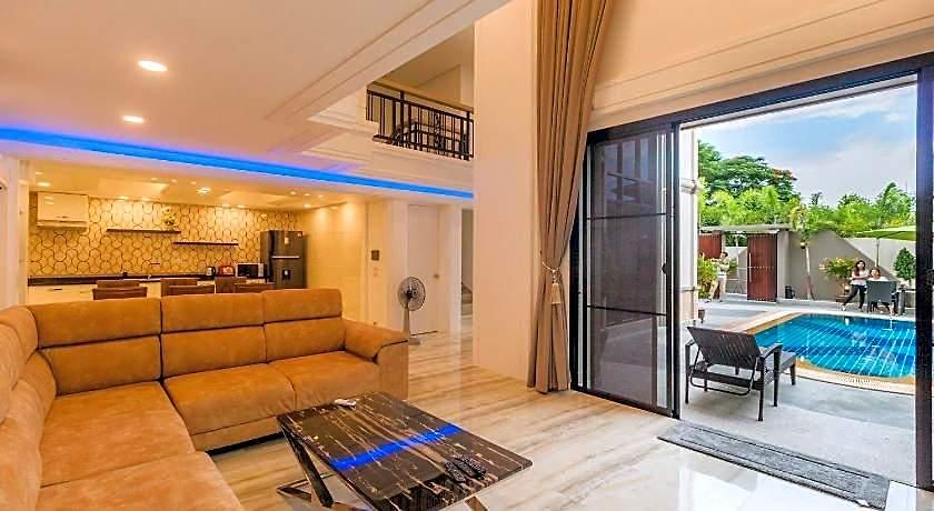 Villa Pool *