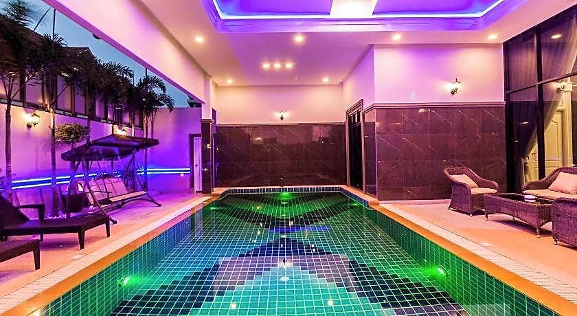 Villa Pool
