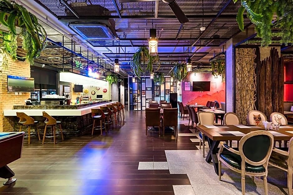 Surestay By Western T Hotel 4*