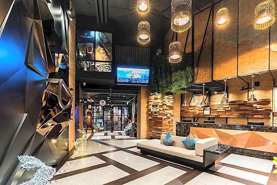 Surestay By Western T Hotel 4*