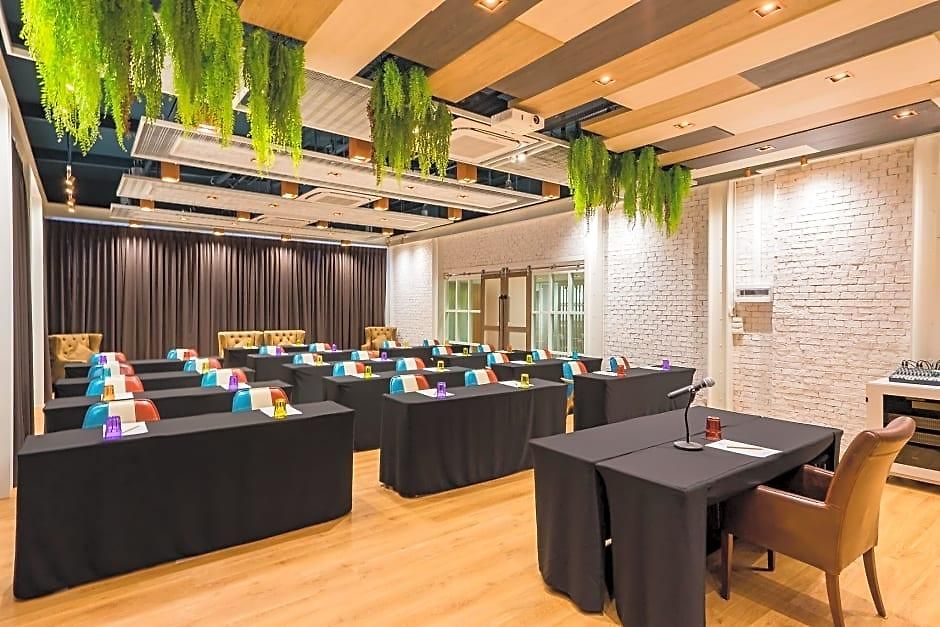 Surestay By Western T Hotel 4*