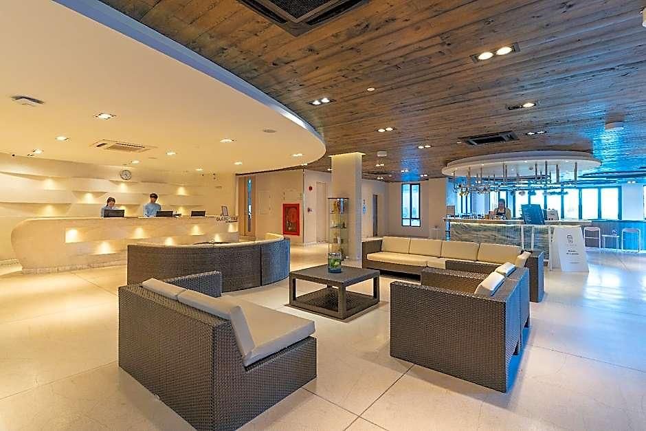 Mayaana - Formerly Golden Tulip โรงแรม 4*