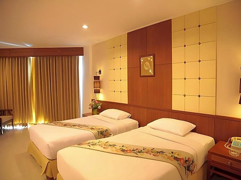 โรงแรม รายัล ทวินส์ พาเลซ