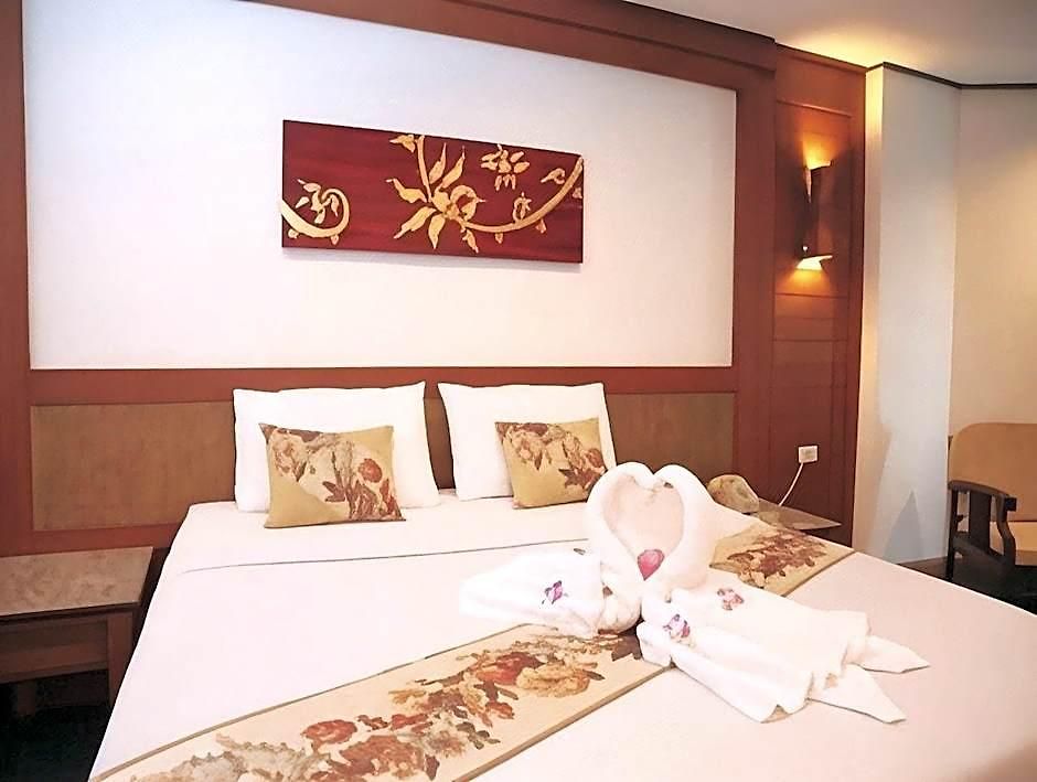 โรงแรม รายัล ทวินส์ พาเลซ 4*
