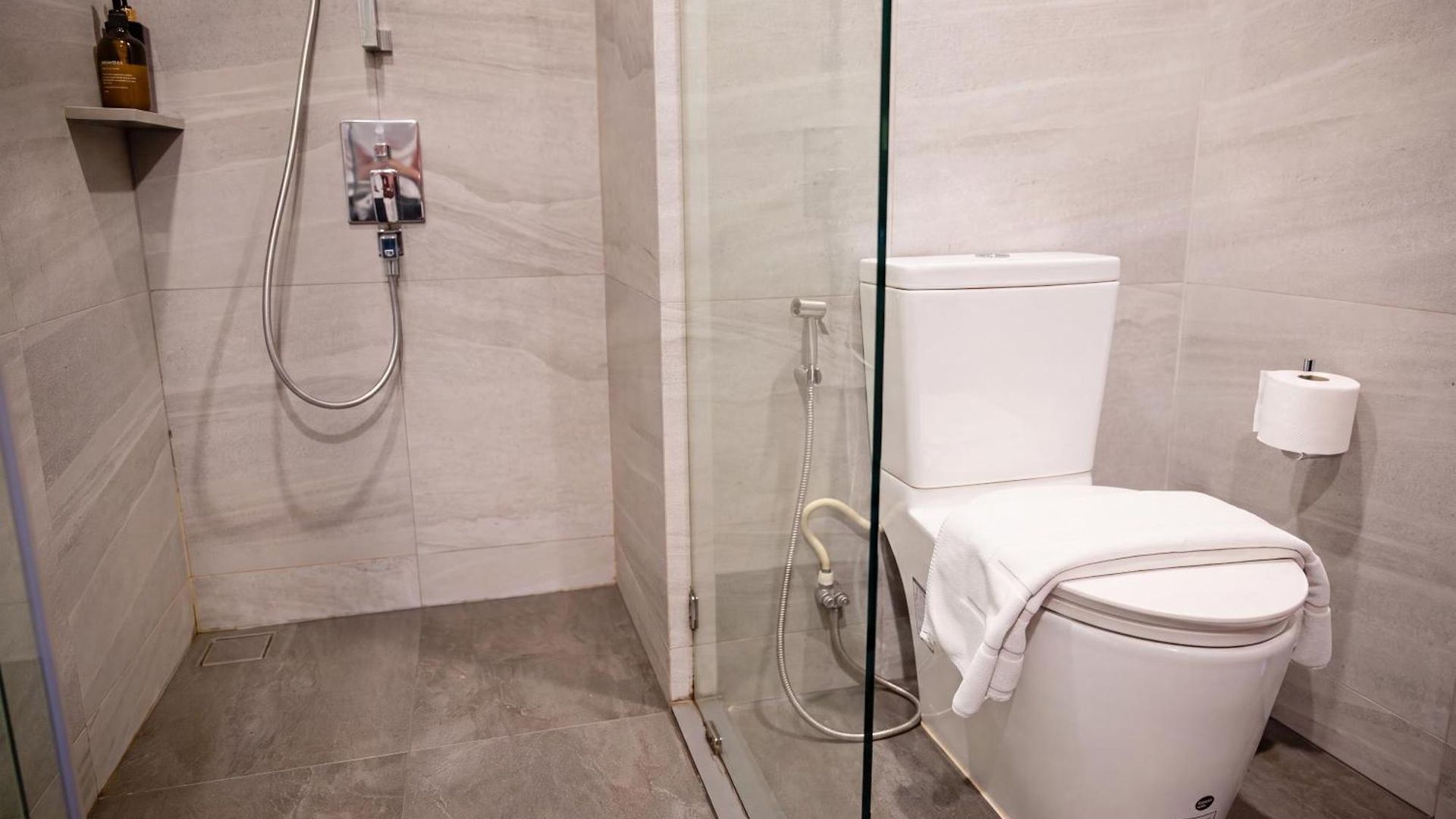 Edge 2br Ocean View Luxury Rooftop Pool Location Pattaya