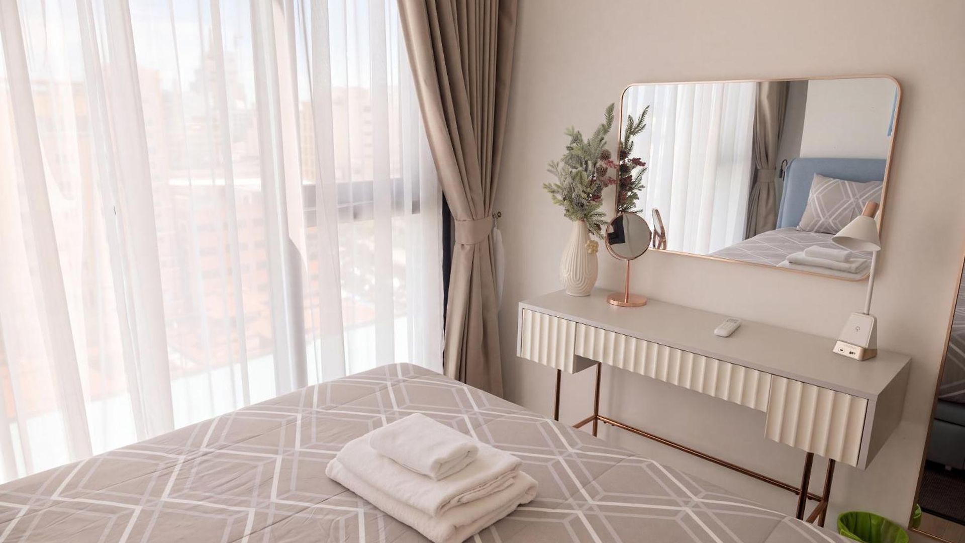 Apartment Edge 2br Ocean View Luxury Rooftop Pool Location *