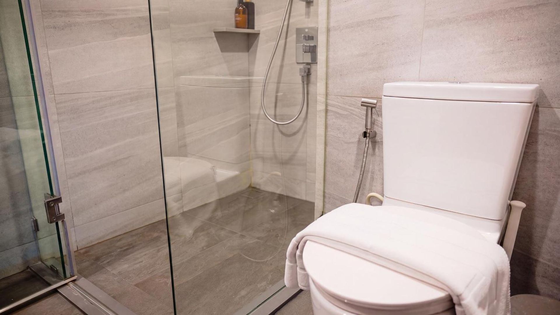 Edge 2br Ocean View Luxury Rooftop Pool Location * Pattaya