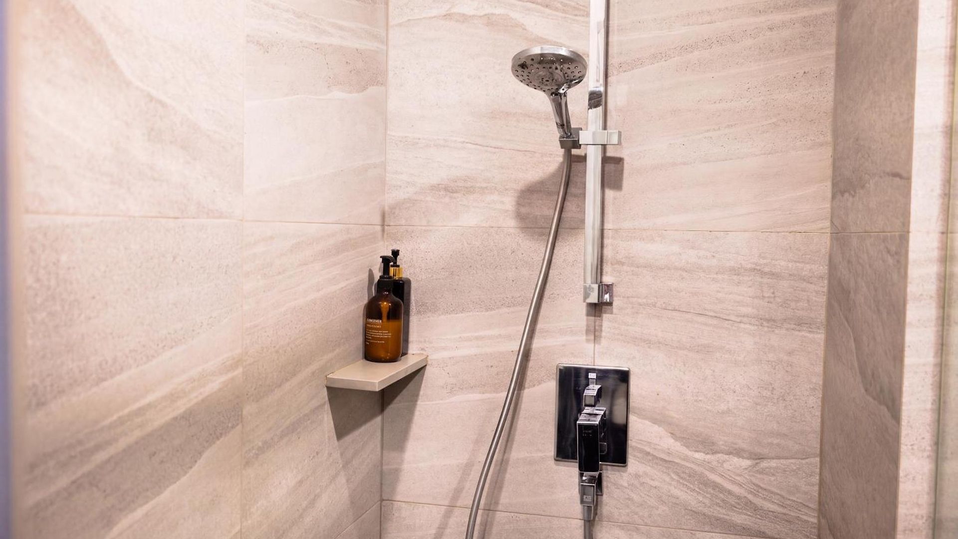 Edge 2br Ocean View Luxury Rooftop Pool Location *