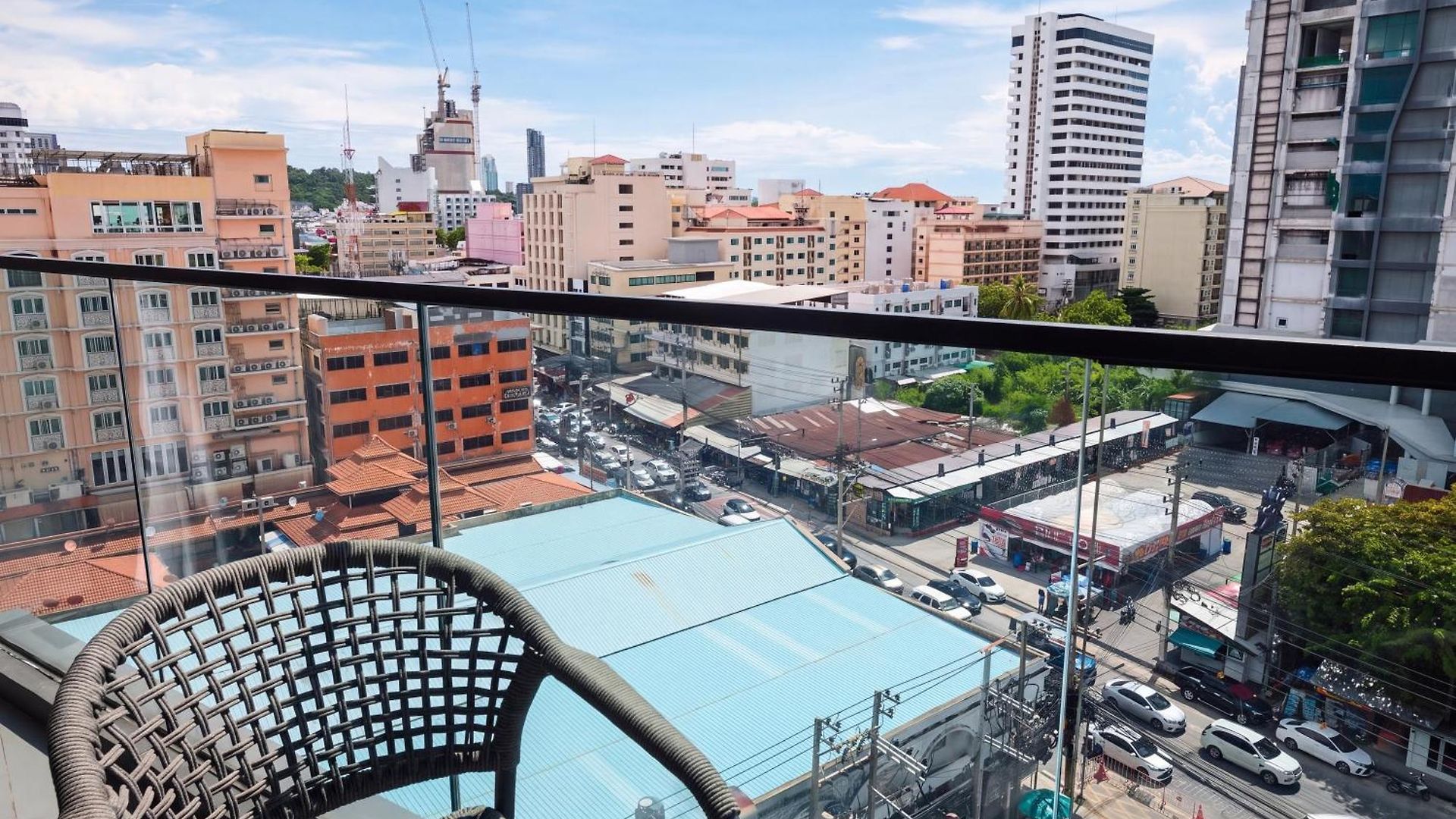 Edge 2br Ocean View Luxury Rooftop Pool Location Apartment Pattaya