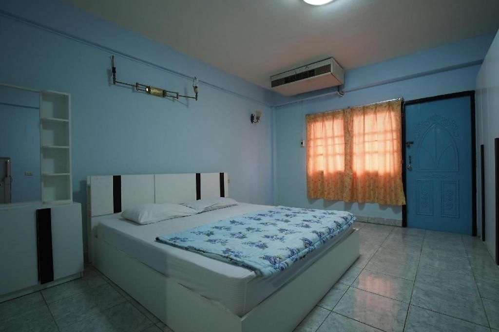 Oyo 1004 Naklua Mansion Hotel