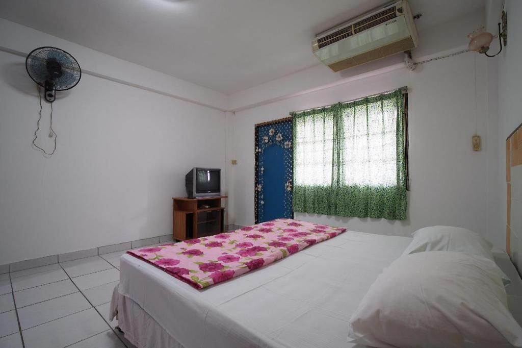 Oyo 1004 Naklua Mansion 2*