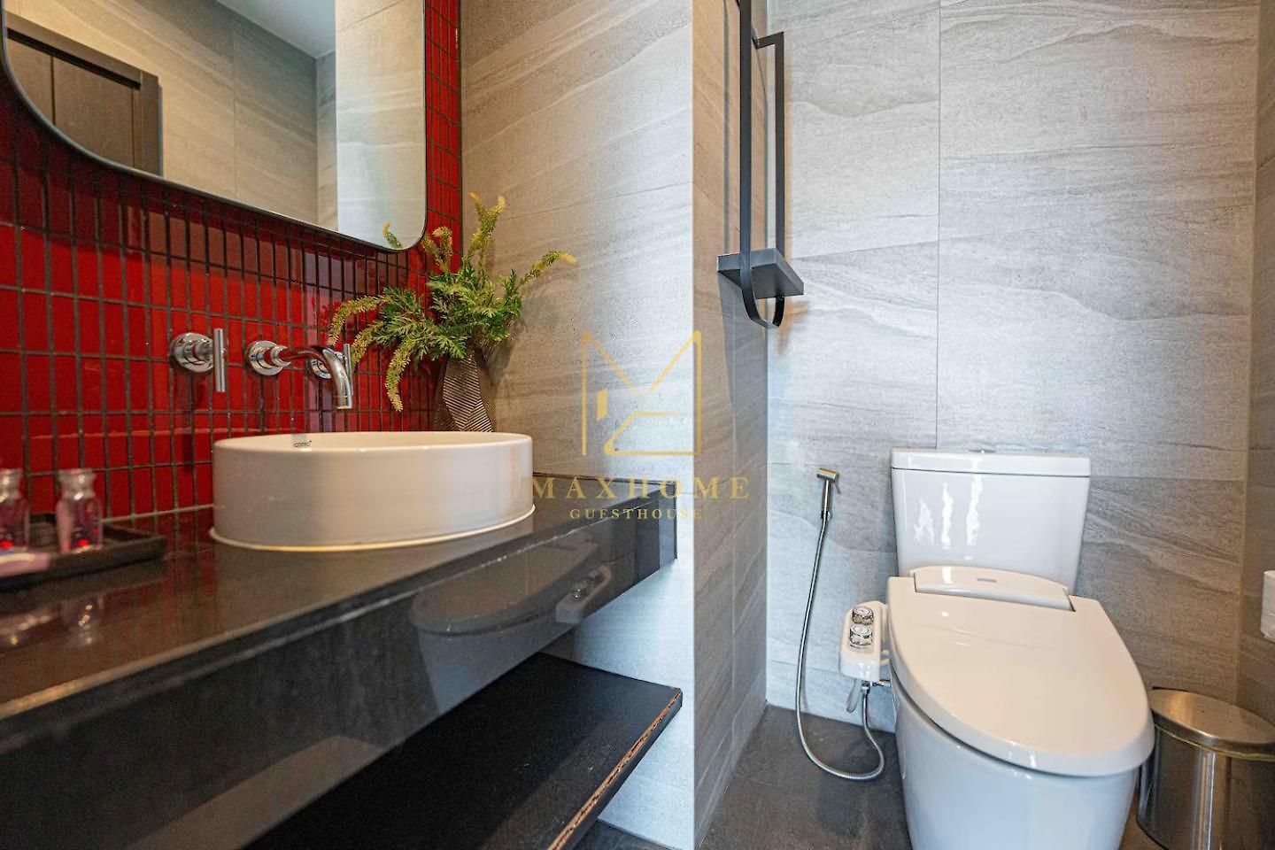 อพาร์ทเม้น Maxhome At Edge *