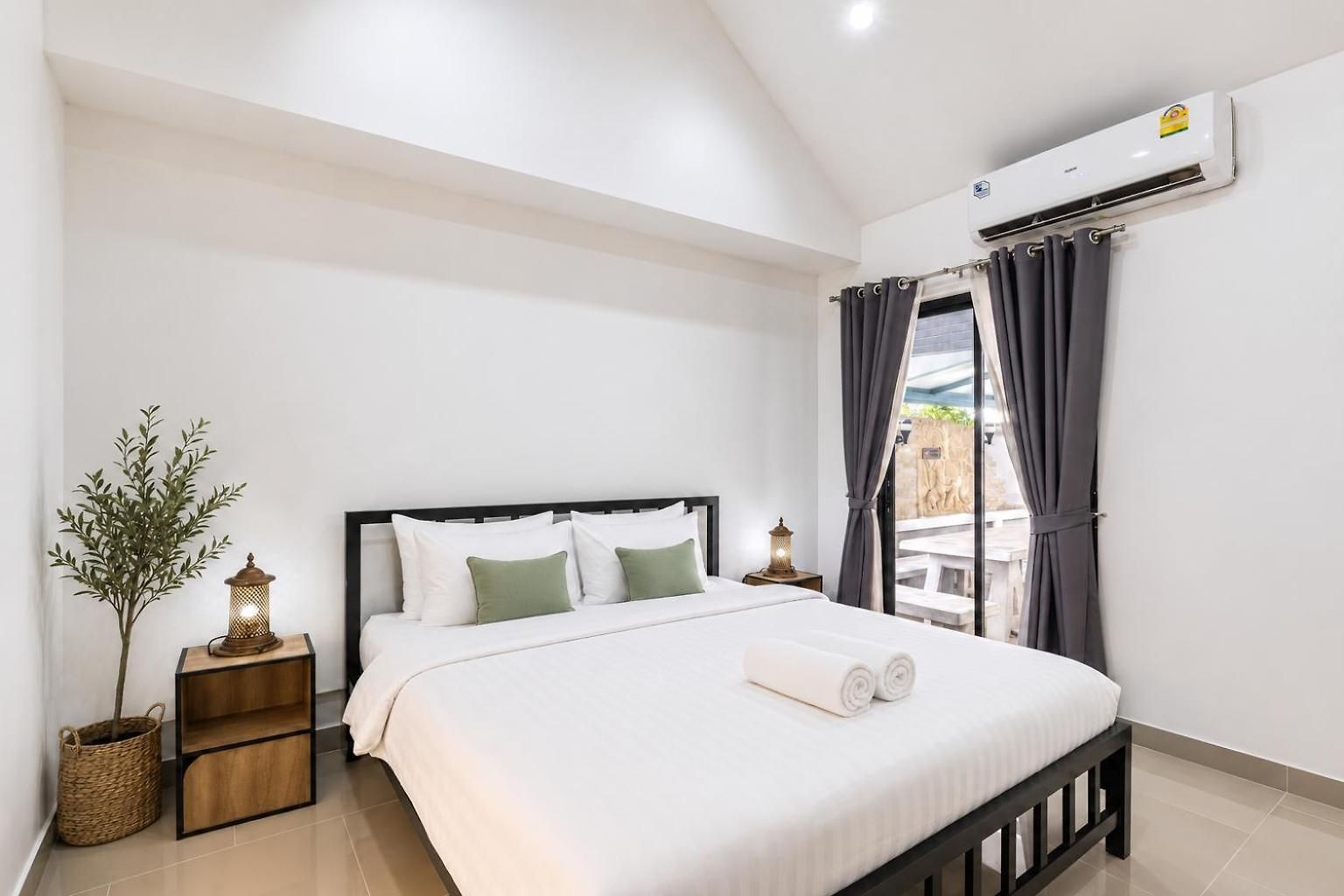 Luxury Pool Center C8 - 4 Bedroom Pattaya