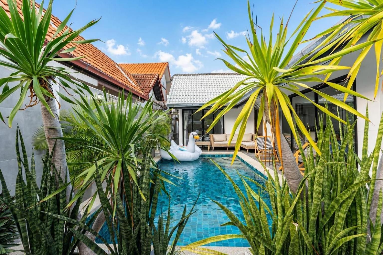 Luxury Pool Center C8 - 4 Bedroom Pattaya