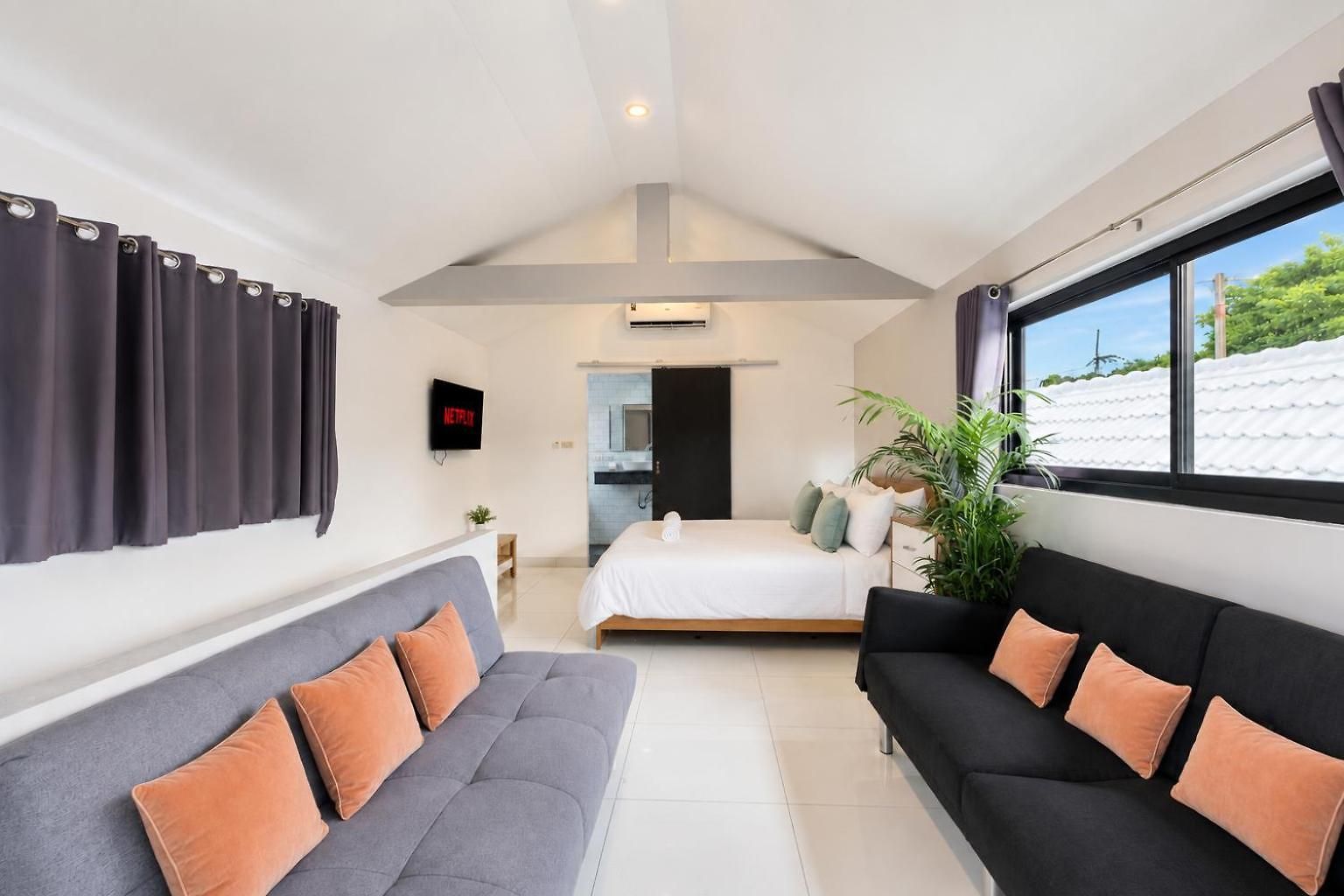 Luxury Pool Center C8 - 4 Bedroom *