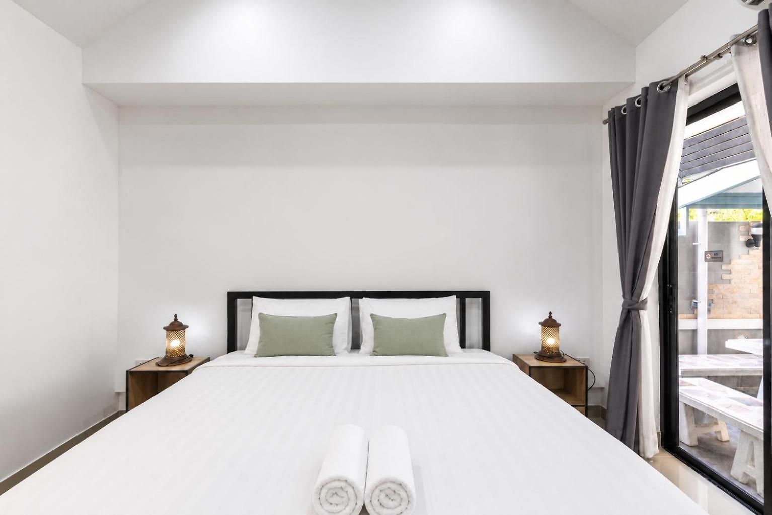 Luxury Pool Center C8 - 4 Bedroom Pattaya