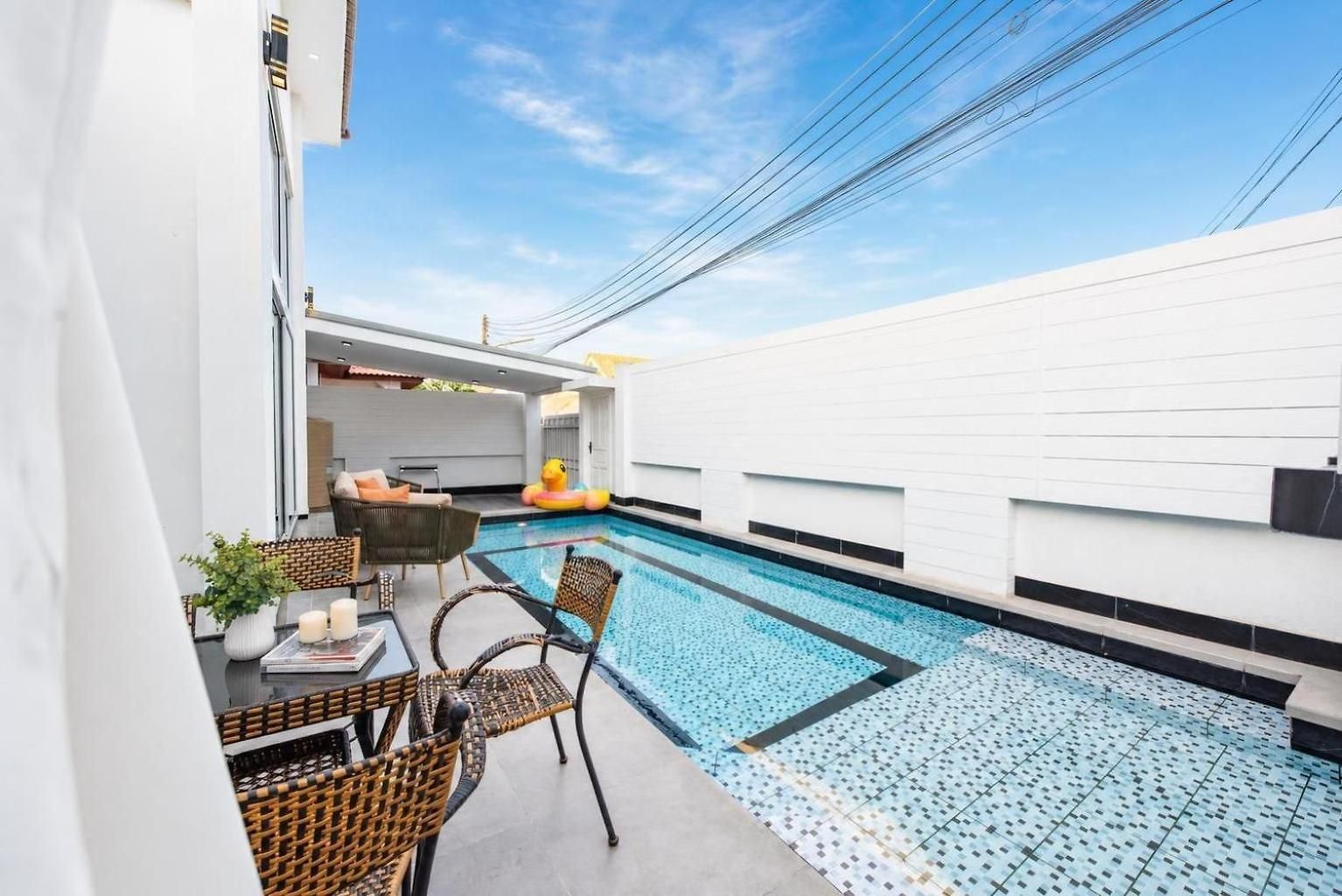 Lagoon Breeze 4br Pool Near Walking Street วิลล่า *