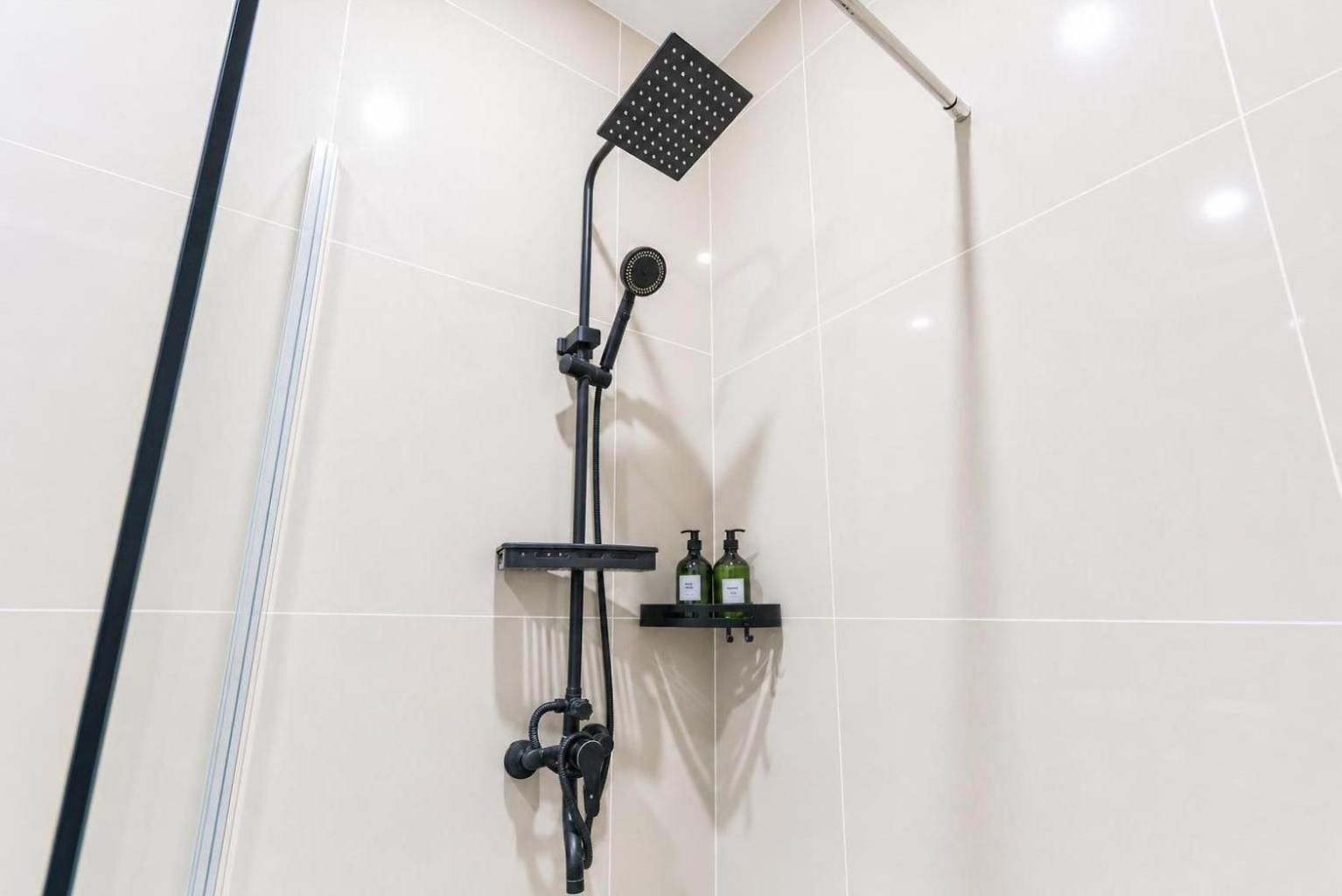 Lagoon Breeze 4br Pool Near Walking Street วิลล่า *