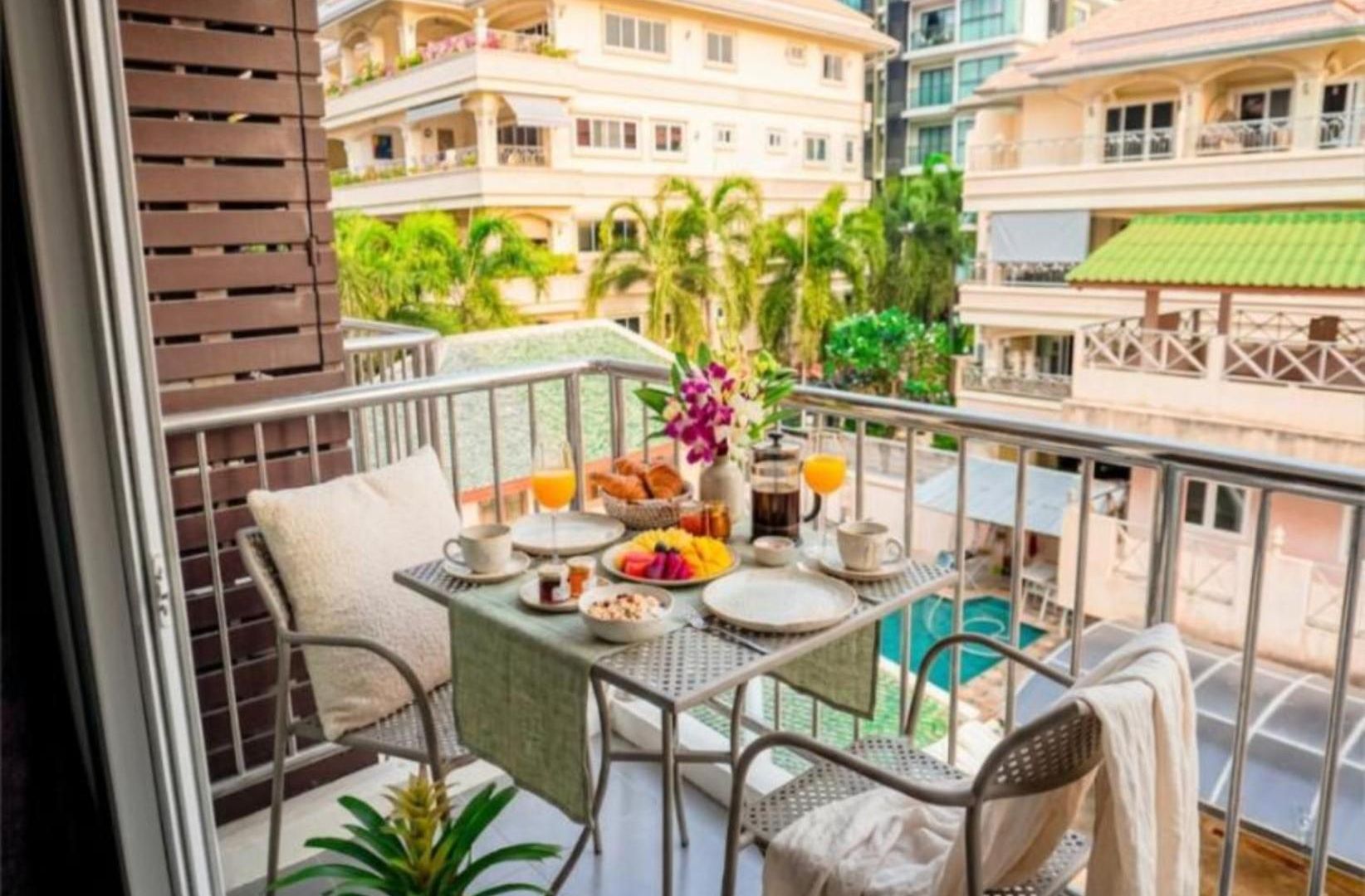 Apartment Ideally Located On Jomtien Phratamnak Free Electricity Free Water Internet *