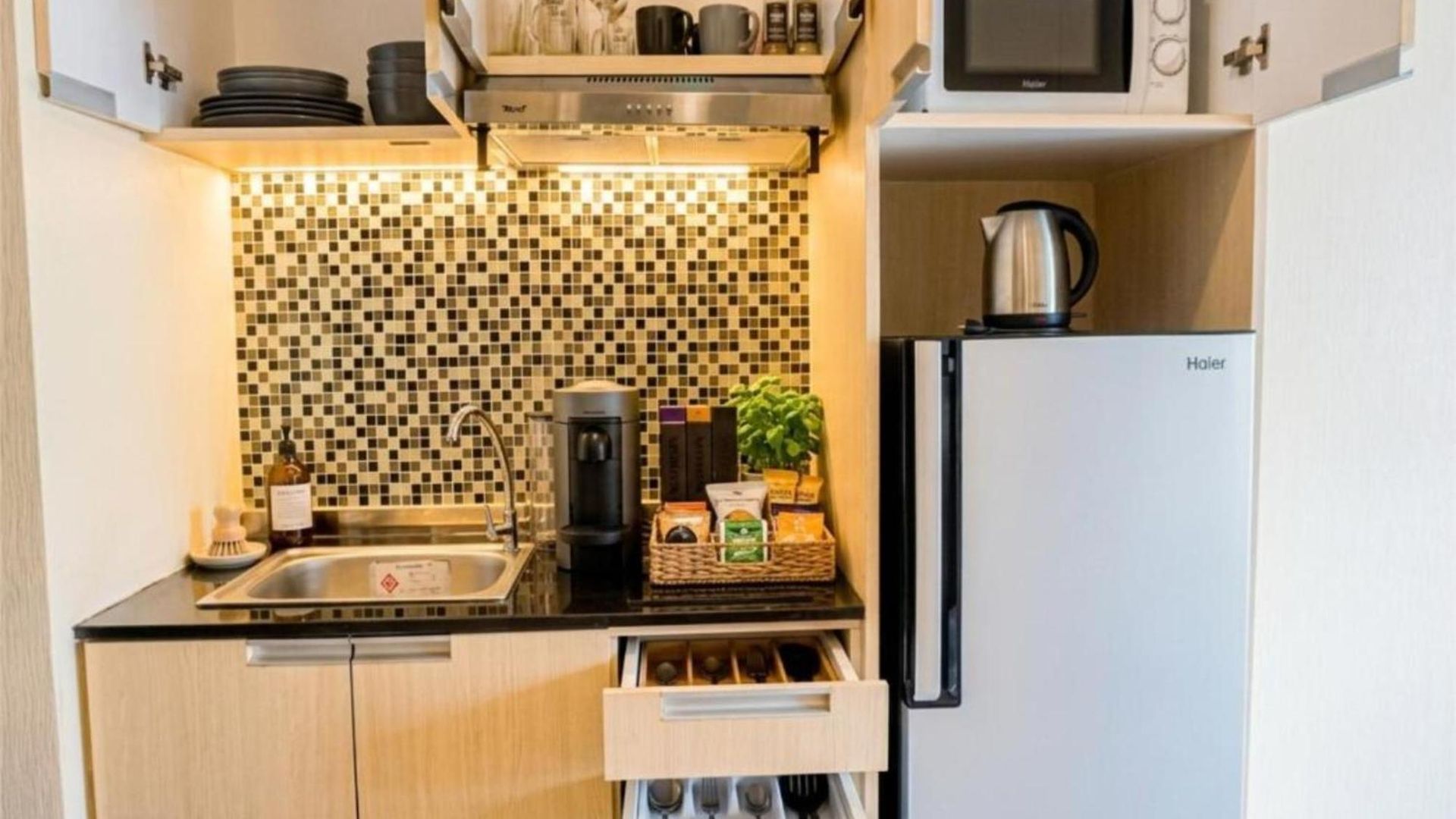 Apartment Ideally Located On Jomtien Phratamnak Free Electricity Free Water Internet Pattaya