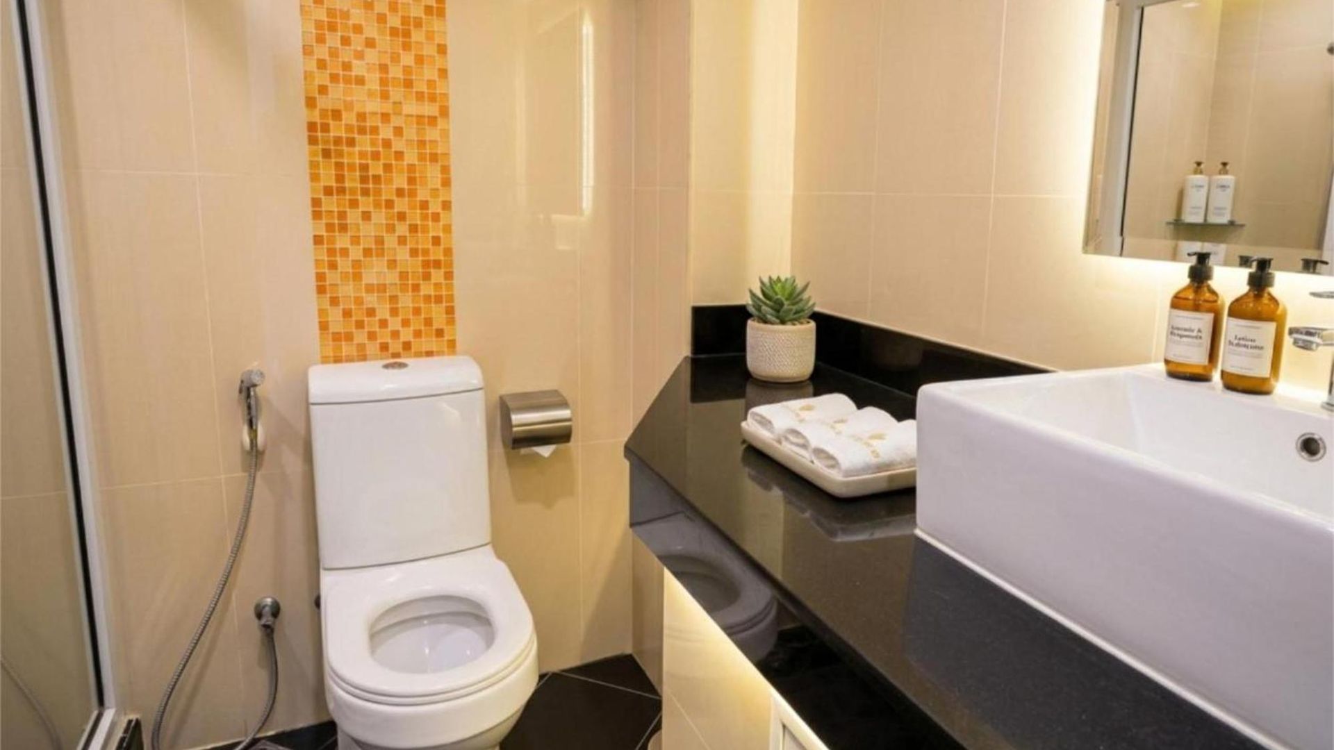 Ideally Located On Jomtien Phratamnak Free Electricity Free Water Internet * Pattaya
