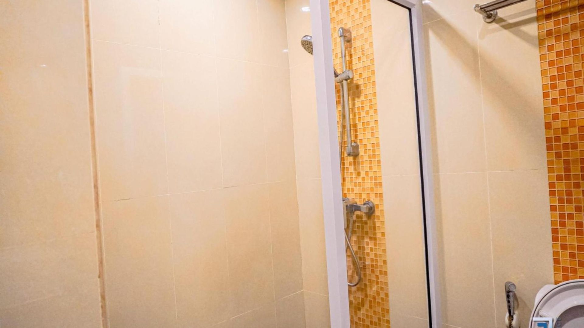 Ideally Located On Jomtien Phratamnak Free Electricity Free Water Internet
