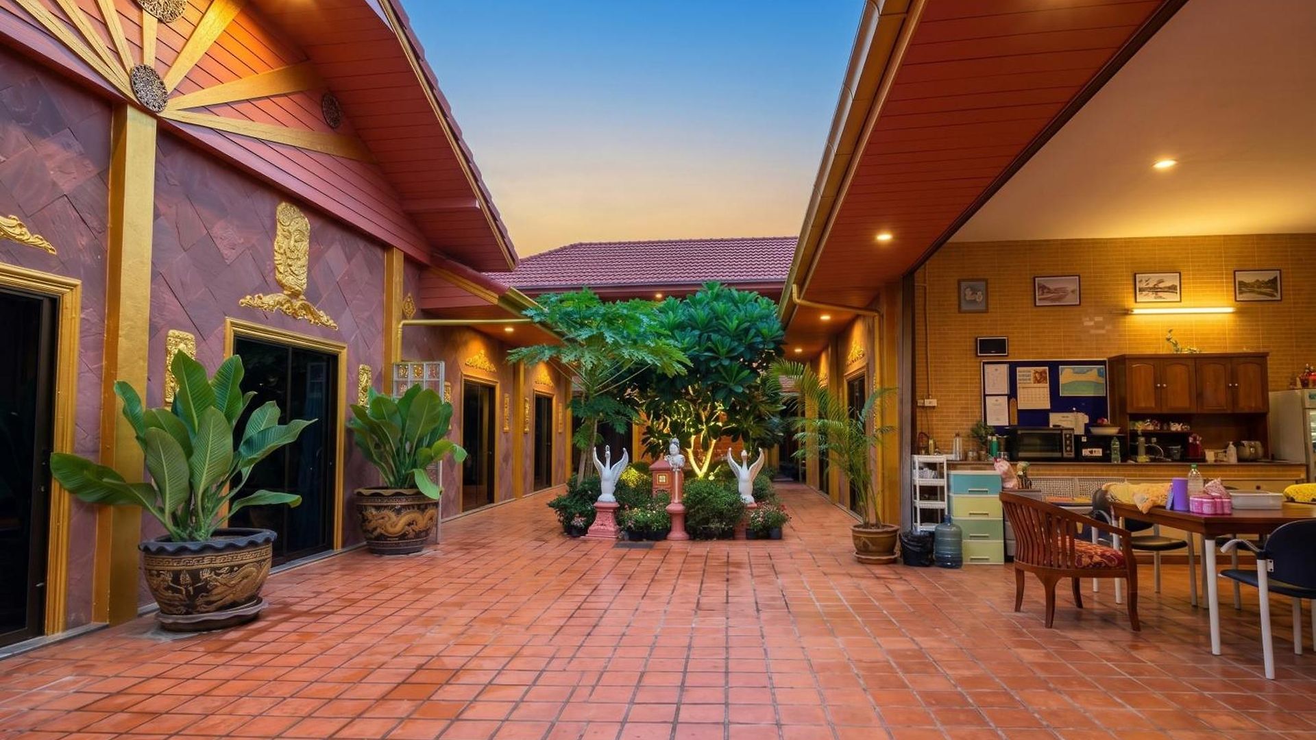 Golden Thai Courtyard Hotel