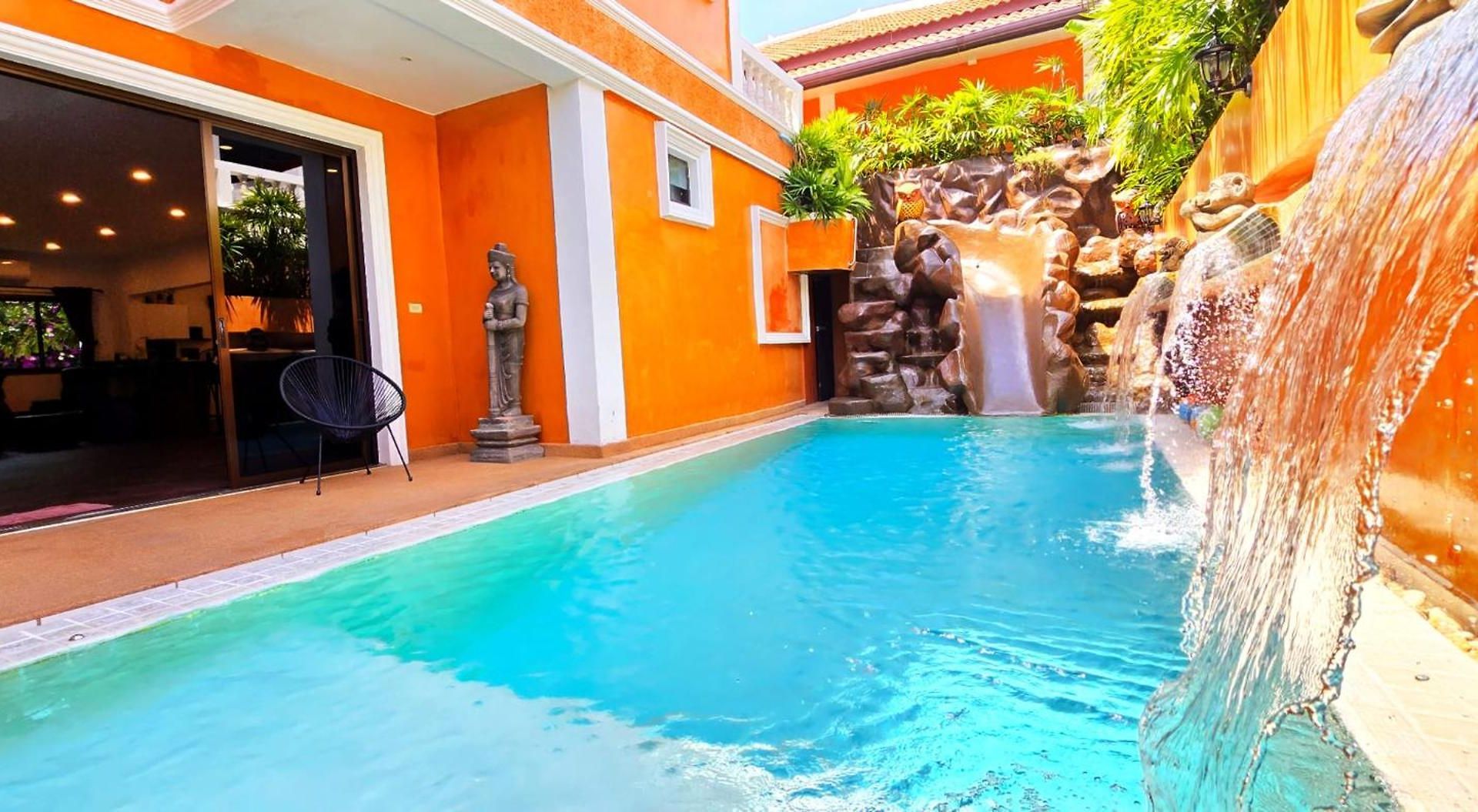 Land - Only Live Once 5* Pattaya