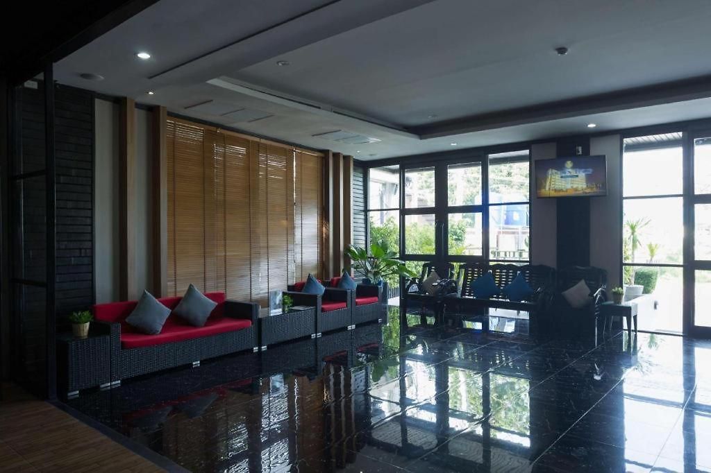 โกลเดนท์ทิวลิป เอสเซนเชียล พัทยา โรงแรม 3*