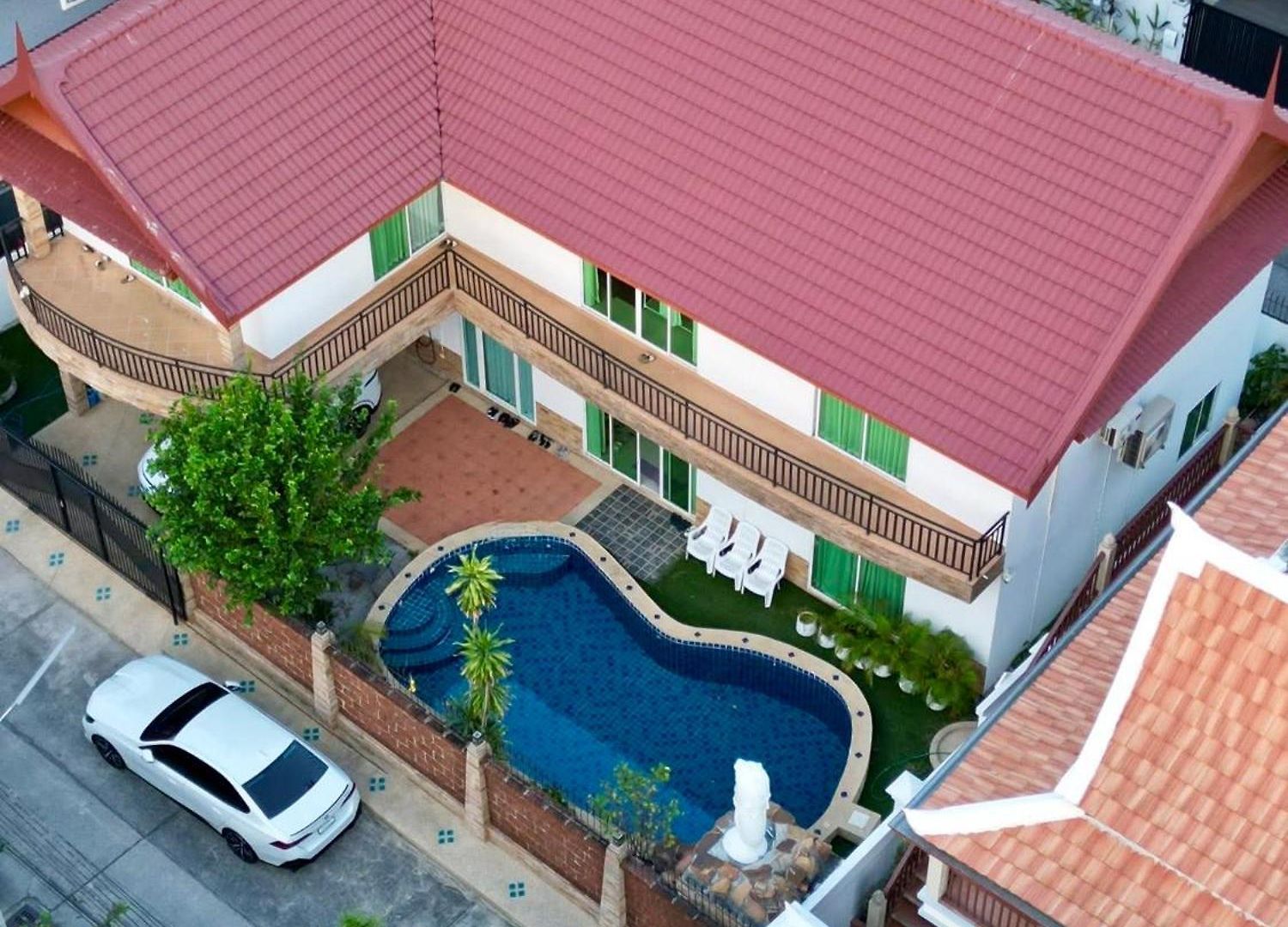 Lion Queen 5-bedroom Pool Villa