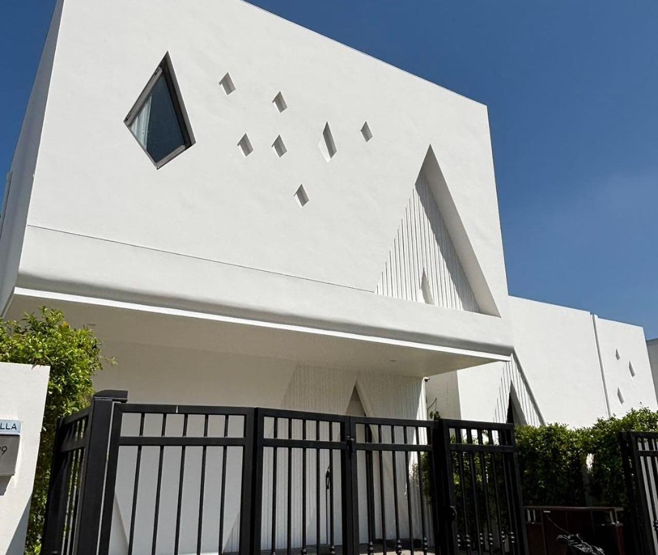 Villa 中天海滩四卧五卫私人泳池别墅 近海滩 Pattaya