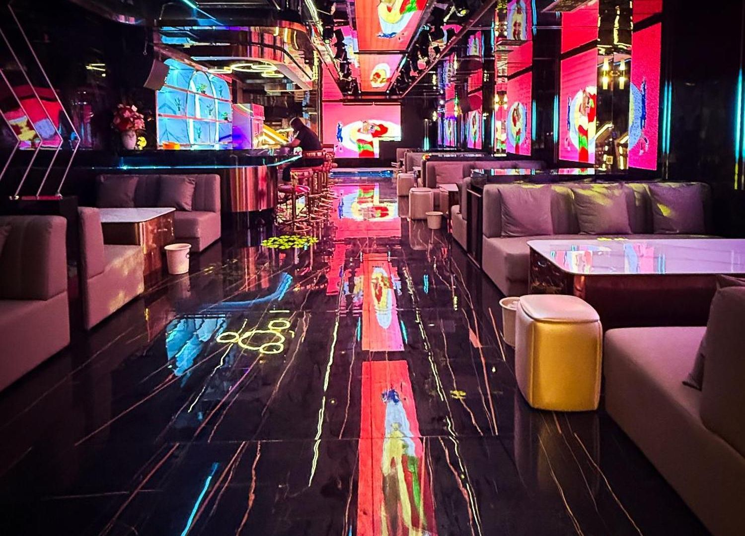 Silvertone Hotel